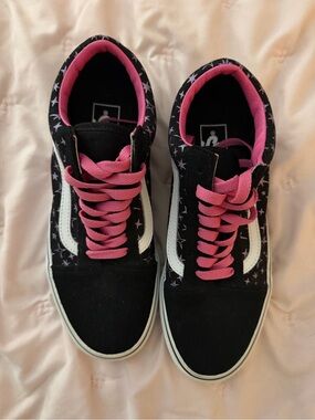 Vans Black and Pink Women's Skate Sneakers with Star Print
